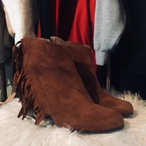 Fringe boots